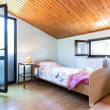 Relaxing Holiday House With Pool * ラビン
