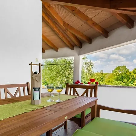 Hébergement de vacances Relaxing Holiday House With Pool *