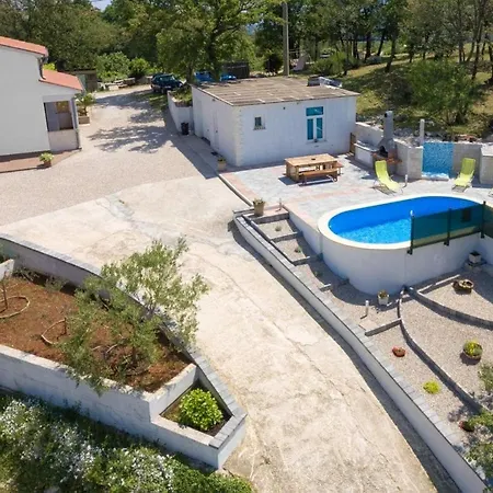 Relaxing Holiday House With Pool *