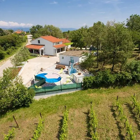 Relaxing Holiday House With Pool Hébergement de vacances *